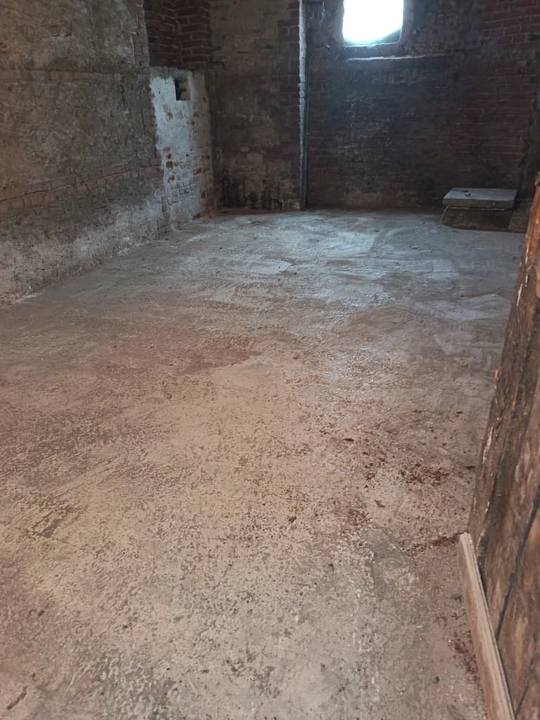 cantina completamente sgomberata